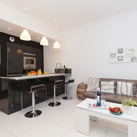 Apartment Nature 2 Pieces 3 Etoiles Calme Plein Centre 5 Mn Des Plages Et Palais