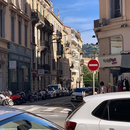 Nature 2 Pieces 3 Etoiles Calme Plein Centre 5 Mn Des Plages Et Palais Apartment Cannes