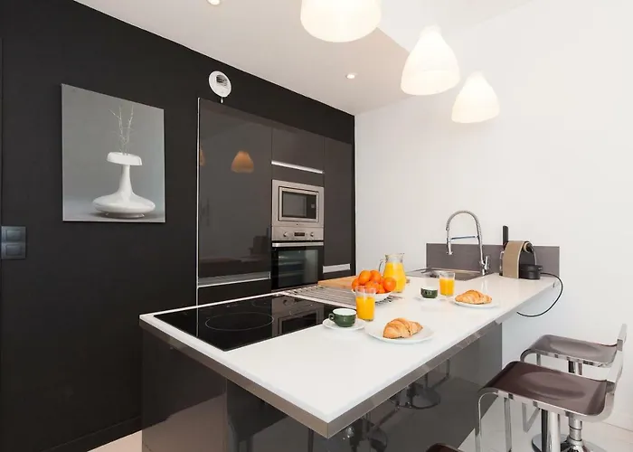 Nature 2 Pieces 3 Etoiles Calme Plein Centre 5 Mn Des Plages Et Palais 公寓 *