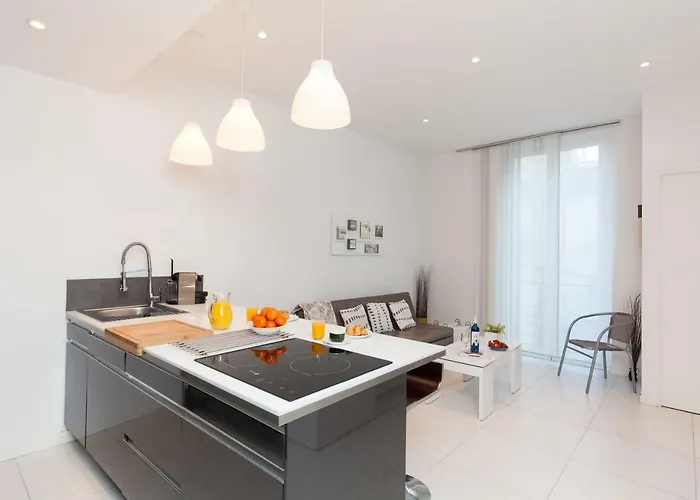 Nature 2 Pieces 3 Etoiles Calme Plein Centre 5 Mn Des Plages Et Palais 公寓 *