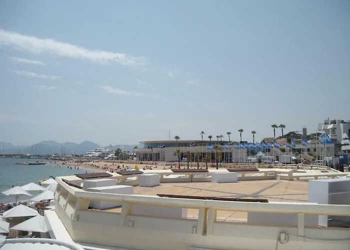 公寓 Nature 2 Pieces 3 Etoiles Calme Plein Centre 5 Mn Des Plages Et Palais *