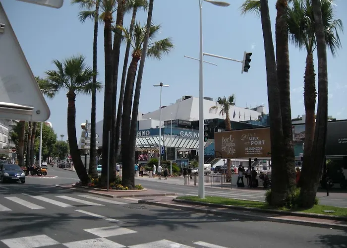 Nature 2 Pieces 3 Etoiles Calme Plein Centre 5 Mn Des Plages Et Palais 公寓 戛纳