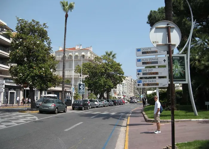 公寓 Nature 2 Pieces 3 Etoiles Calme Plein Centre 5 Mn Des Plages Et Palais 戛纳