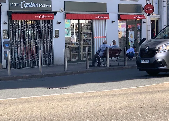 Nature 2 Pieces 3 Etoiles Calme Plein Centre 5 Mn Des Plages Et Palais * 戛纳