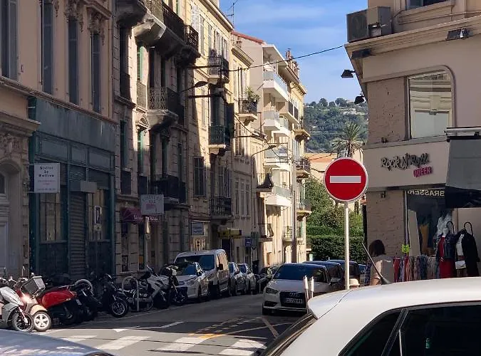 Nature 2 Pieces 3 Etoiles Calme Plein Centre 5 Mn Des Plages Et Palais 公寓 戛纳